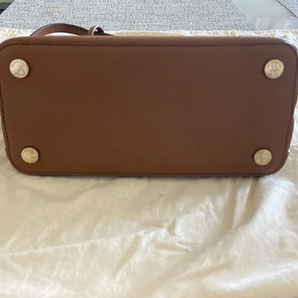 MK Médium Satchel with xbody strap and key card holder marching NWT brown gold